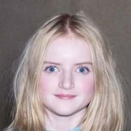 Edith Haagenrud-Sande 飾演 Julia Eikjord