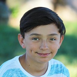 Evan Kole 飾演 Rooster