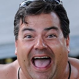 派屈克·洛奇 飾演 Randy