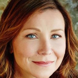 Anita Hegh 飾演 Patricia