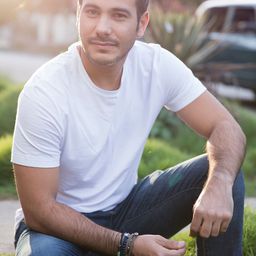 Carlos Enrique Almirante 飾演 Enrique