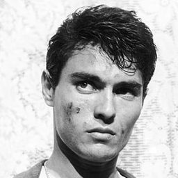 Max Cartier 飾演 Ciro Parondi