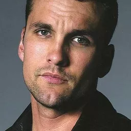 Sean Bell - The Contract演員 飾演Angel