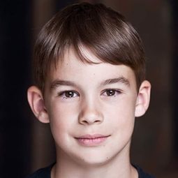 Jack Bona - 聖誕大件事演員 飾演8 / 10 Year Old Teddy