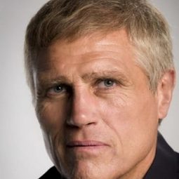 Rodrigo Obregón - Hard Ticket to Hawaii演員 飾演Seth Romero