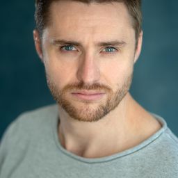 Joseph Emms 飾演 Nigel Jackson