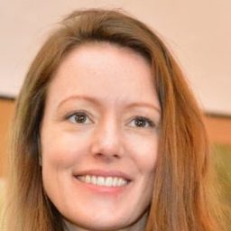 拉薇妮亞·威爾森 飾演 Lisa Schneider