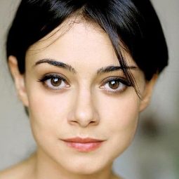 Elena Arvigo 飾演 Ada