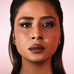 Eiman Yousif 飾演 Mona