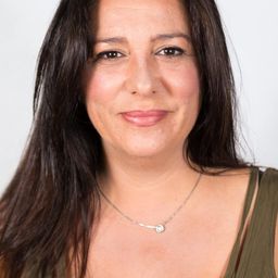 Helena Carrión 飾演 Encargada Ventanilla