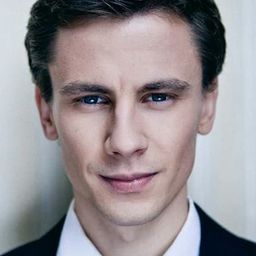 亞當·博比克 飾演 