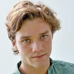 羅倫佐·瑞奇米 飾演 Narrator