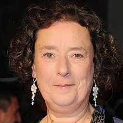 Linda Bassett - 一個人的朝聖演員 飾演Queenie