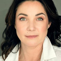 克萊兒·齊塔姆 飾演 Shelley