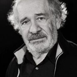 Włodzimierz Press 飾演 Emil