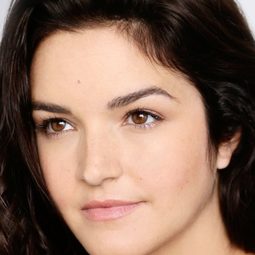 Chelsea Ricketts 飾演 Samantha Eaton