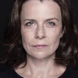 阿嘉塔·庫雷札 飾演 Basia