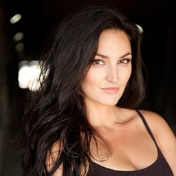 Mercedes LeAnza 飾演 Young Hannalin