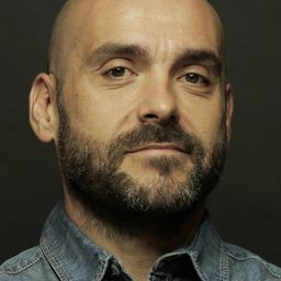 Federico Pérez Rey 飾演 Cabo 1 Mariano