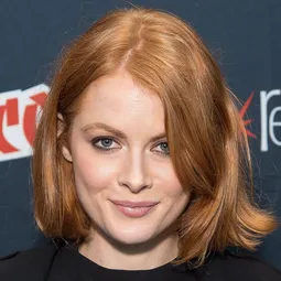 蜜莉碧崔 - 時尚惡女：庫伊拉演員 飾演Catherine / Maid