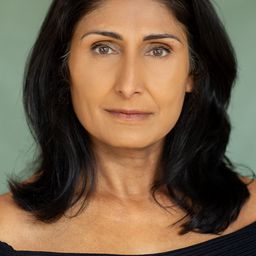 蕾努布林德爾 飾演 Marta