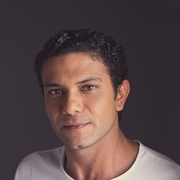 Asser Yasine 飾演 عادل