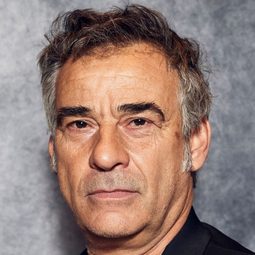 愛德華·費爾南德茲 - 賭王家族演員 飾演Bestia