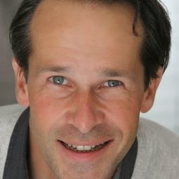 米歇爾·納伯科夫 - 哨兵行動演員 飾演Leonid Kadnikov