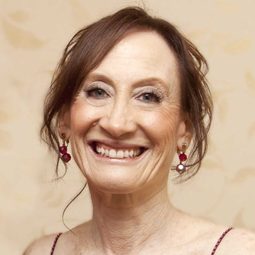 Maureen Sue Levin - 愛登士家庭演員 飾演Flora Amor