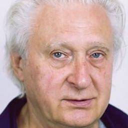 Andrzej Baranowski 飾演 Policeman