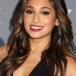Meaghan Rath 飾演 Courtney