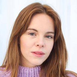 麗莎·泰格 飾演 Amalie