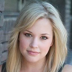 Natalie Elizabeth Marston 飾演 Kristy