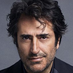 Mahsun Kırmızıgül - 紐約五尖塔演員 飾演Fırat