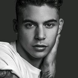 Lautaro Rodríguez 飾演 Lucas