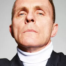 Dirk Martens 飾演 Ulrich