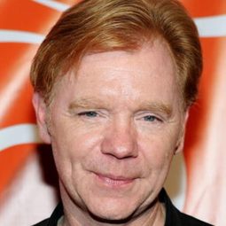 大衛·卡羅素 飾演 Deputy Mitch