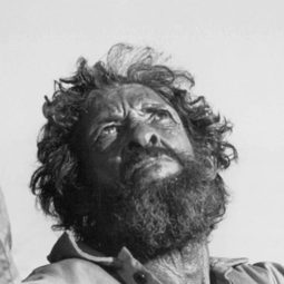 Michael Thys 飾演 Mpudi