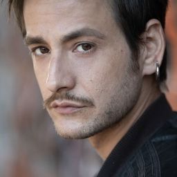 Luca Terracciano 飾演 Stephano