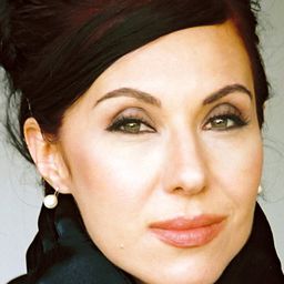 Lejla Hadzimuratovic 飾演 Our Lady of Sorrows