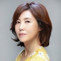 申英珍 飾演 Female Vegetarian
