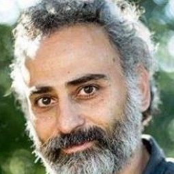 Hossein Taheri 飾演 Tarek