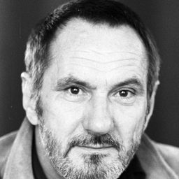 Mieczysław Waśkowski - 沒有對手的勝利演員 飾演Police Lieutenant