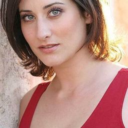 李奧諾菈·皮茨 飾演 Amanda