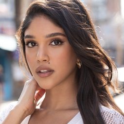 Bianca Nugara 飾演 Caller 3 (voice)