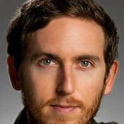 Jesse Carmichael 飾演 keyboards, rhythm guitar (occasional), backing vocals