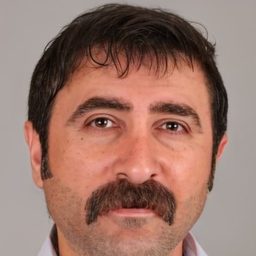 Erol Eraslan 飾演 Murder Victim Yaşar