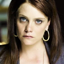 艾德萊達·布斯卡托 飾演 María Paz