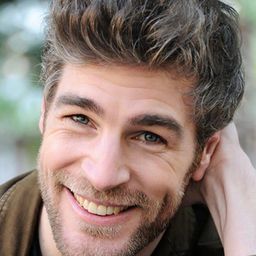 Maarten Swaan 飾演 Matt Clark