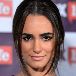 艾莉西亞·珊茲 - Afterparty演員 飾演Carla